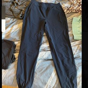 Size 6 navy adapted state high rise joggers